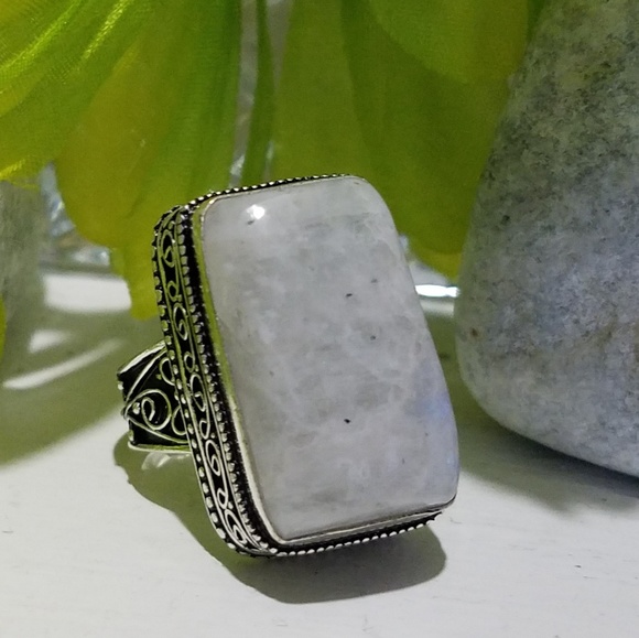Jewelry - 🦋 RAINBOW MOONSTONE RING